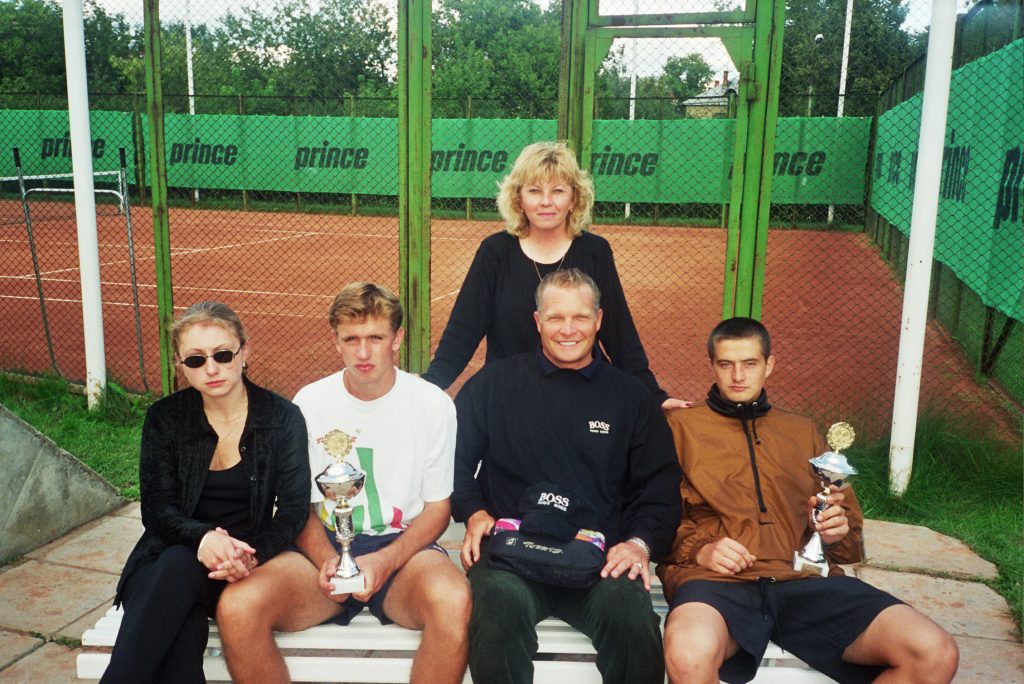 Нурматов Руслан и Елгин Михаил (Россия) победители международного теннисного турнира ITF серии "Фьючерс" в парном разряде г. Жуковский (2000)