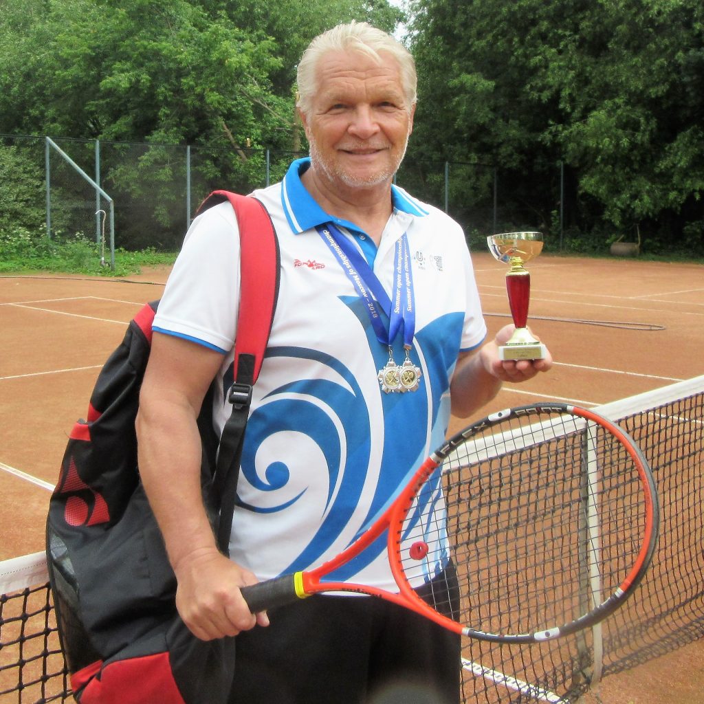 Минкевич Анатолий серебряный призёр международного летнего Чемпионата Москвы по теннису в одиночном и парном разрядах 2018