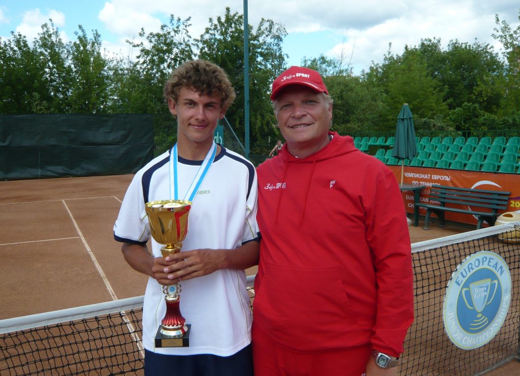 Минкевич Анатолий судья на вышке и Хенри Лааксонен (Финляндия) - победитель Чемпионата Европы по теннису среди юниоров 2008 г.