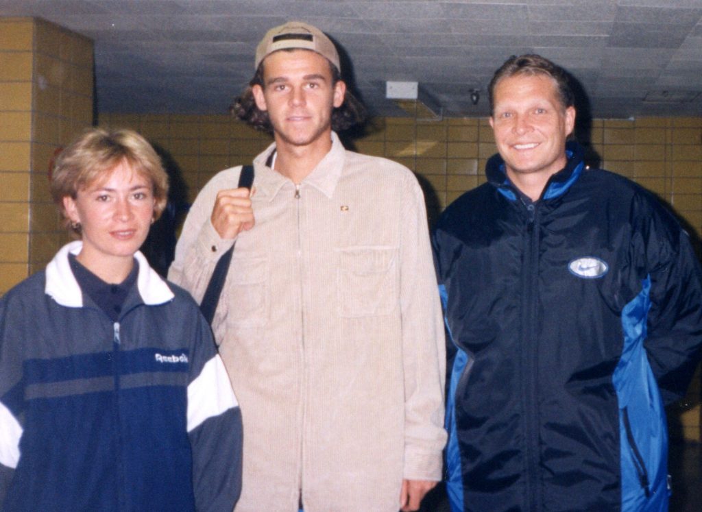 Минкевич Анатолий и Елена Комендова с Густаво Куэртэном знаменитым бразильским теннисистом, бывшей первой ракеткой мира 4 ноября 1997 г.