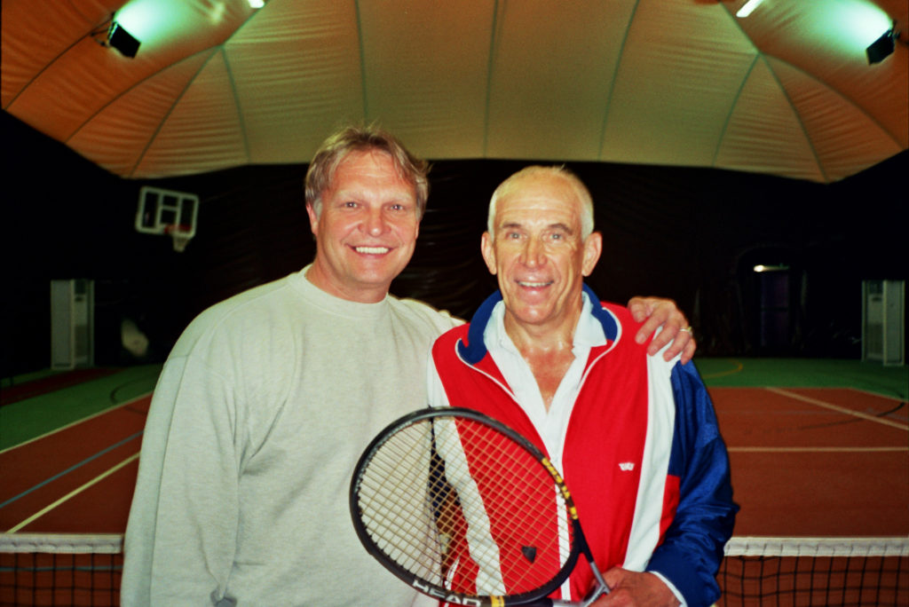 Минкевич Анатолий и Пашутин Александр Сергеевич на теннисном турнире в Бизнес-центре на Бауманской 2002 г.
