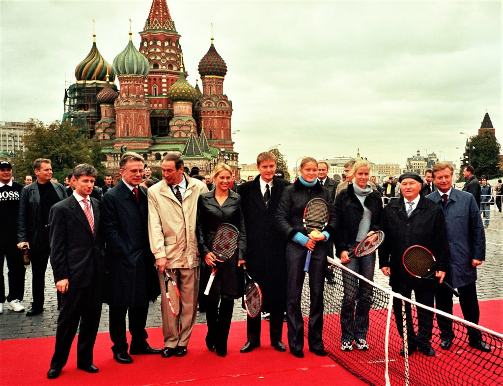 Участники теннисного шоу на Красной площади Кремля 2002 год
