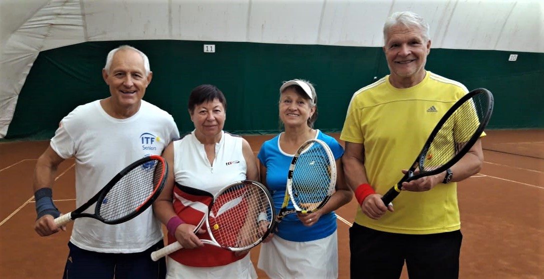 Минкевич Анатолий финалист Международного теннисного турнира ITF Inkon Cup в миксте XD65 вместе с Валентиной Нюхтиной (RUS) г. Санкт-Петербург, ТК «Хасанский» 23-27 октября 2019 год Иванова Алла, Печенцов Александр, Нюхтина Валентина и Минкевич Анатолий перед началом финального матча в миксте MD65+ на международном теннисном турнире ITF Seniors INKON CUP г. Санкт-Петербург, ТК «Хасанский» 23-27 октября 2019 г.