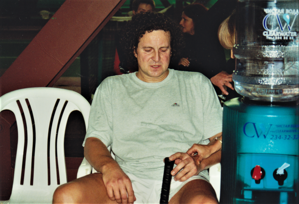 Константин Пугаев в составе команды Банка высших технологий на IV международном теннисном турнире "Интербанк" Т/Ц "Жуковка"  17-18 ноября 2001 год  