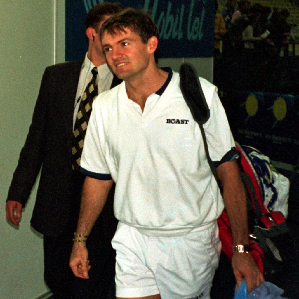 Дэвид Адамс (ЮАР) - финалист международного теннисного турнира ATP-Tour «Кубок Кремля» в мужском парном разряде вместе с Фабрис Санторо (Франция) г. Москва, С/К «Олимпийский» 3-9 ноября 1997 год    